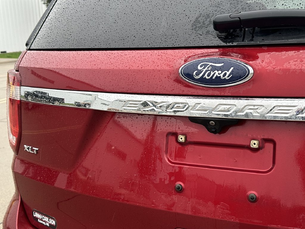 Used 2017 Ford Explorer XLT w/ Equipment Group 202A AWD/4WD image 31