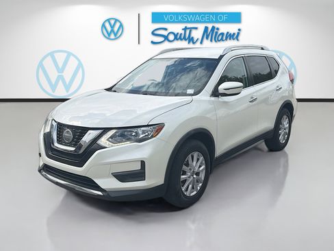 Used 2020 Nissan Rogue SV image 3