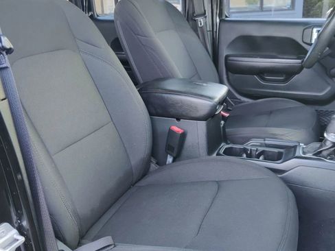 Used 2018 Jeep Wrangler Unlimited Sport image 19