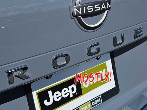 Used 2022 Nissan Rogue SL w/ SL Premium Package image 12