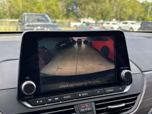 Used 2025 Nissan Altima 2.5 SV FWD image 23