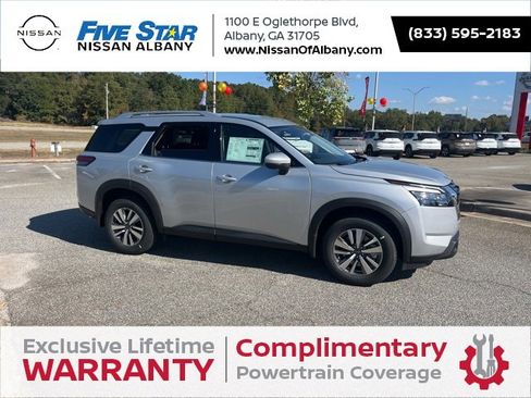 New 2025 Nissan Pathfinder SL image 1