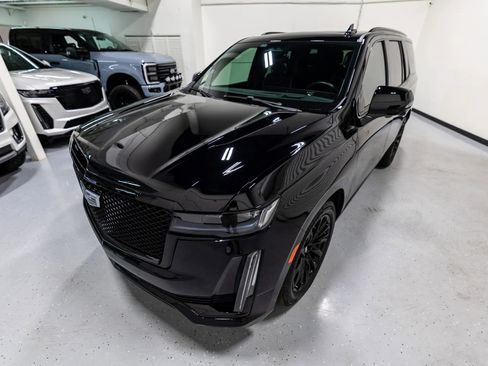 Used 2023 Cadillac Escalade Sport Platinum w/ LPO, ONYX Package image 17