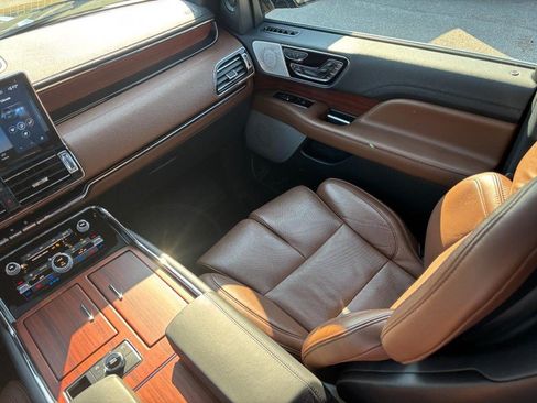 Certified 2023 Lincoln Navigator Reserve AWD/4WD image 15