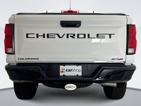 Used 2025 Chevrolet Colorado ZR2 w/ Technology Package AWD/4WD image 4