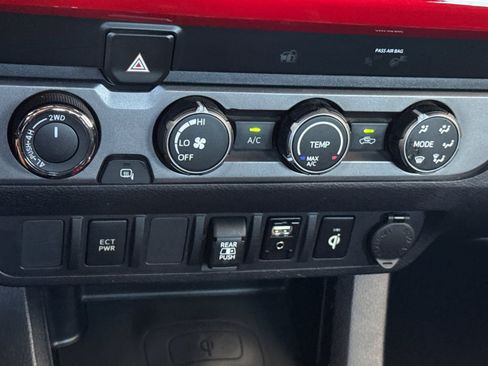 Used 2019 Toyota Tacoma TRD Sport AWD/4WD image 19