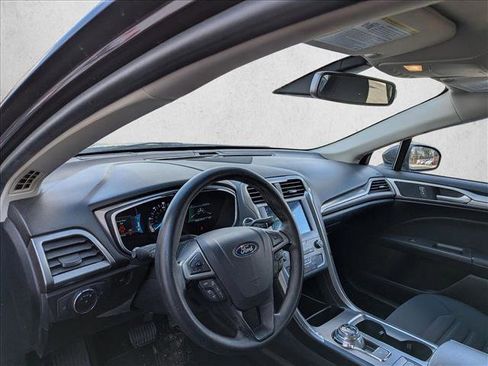 Used 2019 Ford Fusion SE image 9