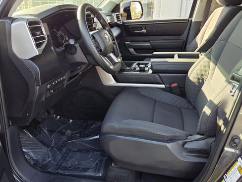 Used 2022 Toyota Tundra SR5 w/ SR5 Convenience Package image 14