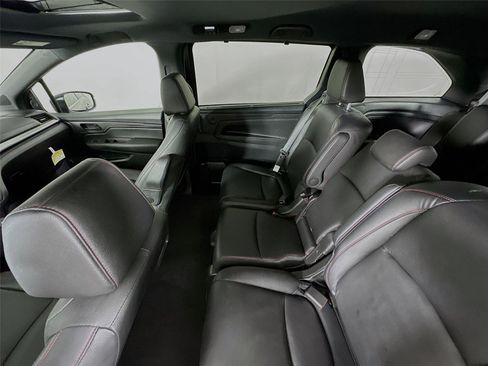Used 2024 Honda Odyssey Sport image 11