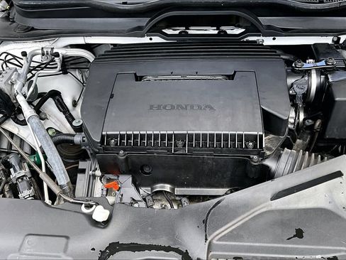 Used 2025 Honda Pilot Sport image 32