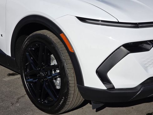 New 2026 Chevrolet Equinox EV LT w/ LPO, Blackout Package image 9