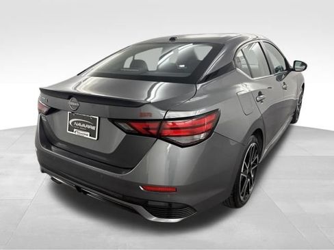 Used 2025 Nissan Sentra SR FWD image 7