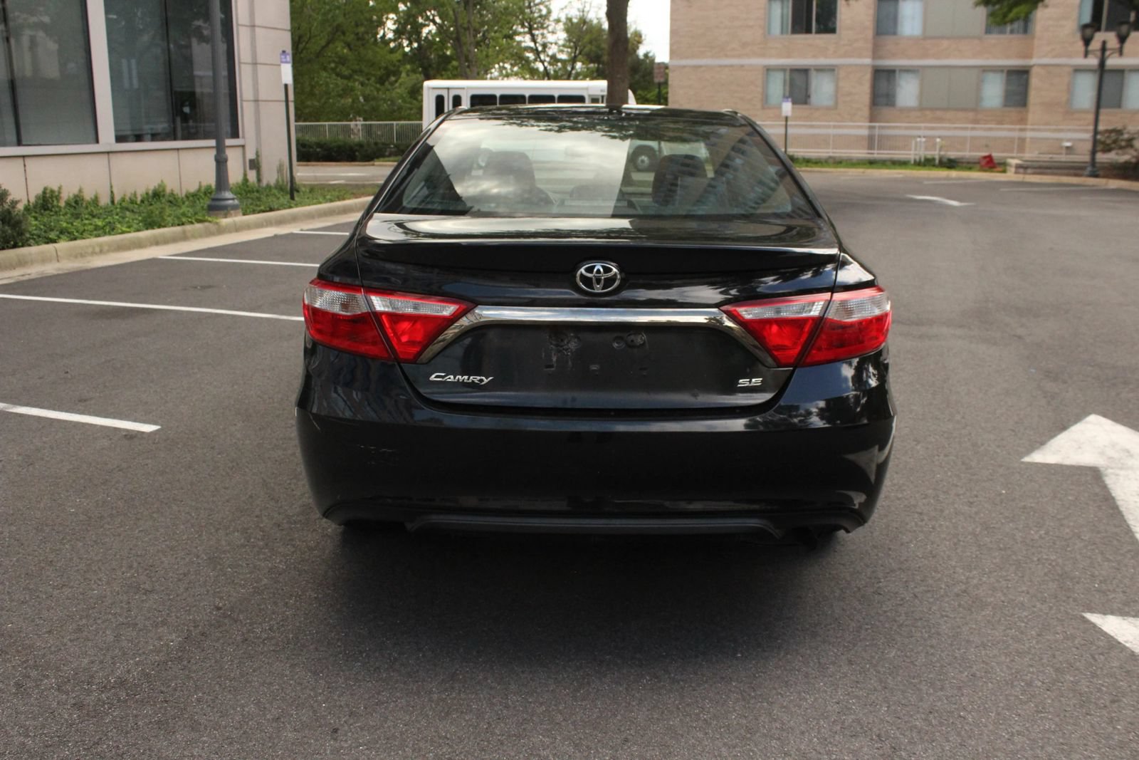 Used 2015 Toyota Camry SE FWD image 8