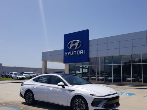 New 2026 Hyundai Sonata SEL FWD image 1