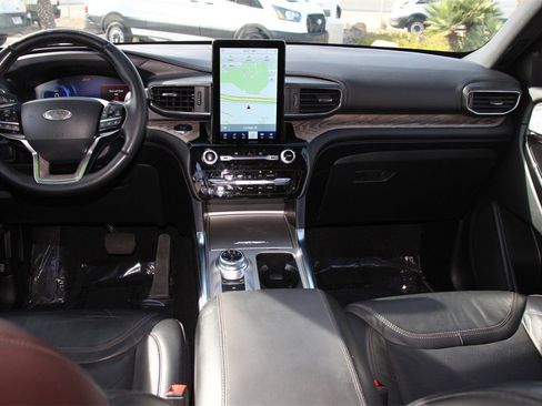 Certified 2022 Ford Explorer Platinum w/ Equipment Group 601A image 19