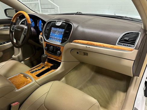Used 2013 Chrysler 300 C w/ Light Group image 13