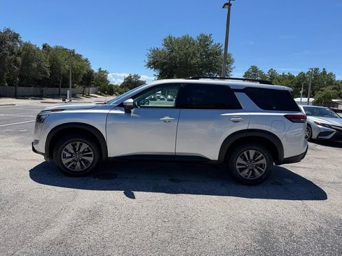 Used 2024 Nissan Pathfinder SV FWD image 4