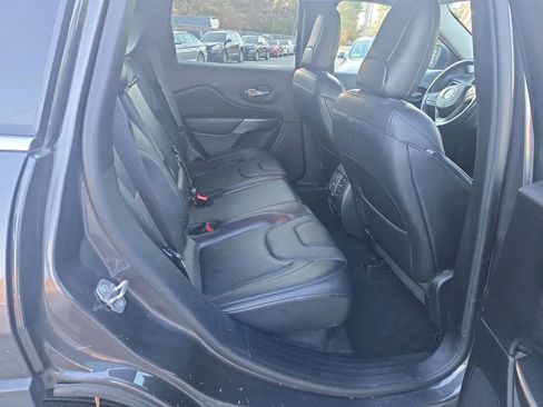 Used 2019 Jeep Cherokee Limited image 9