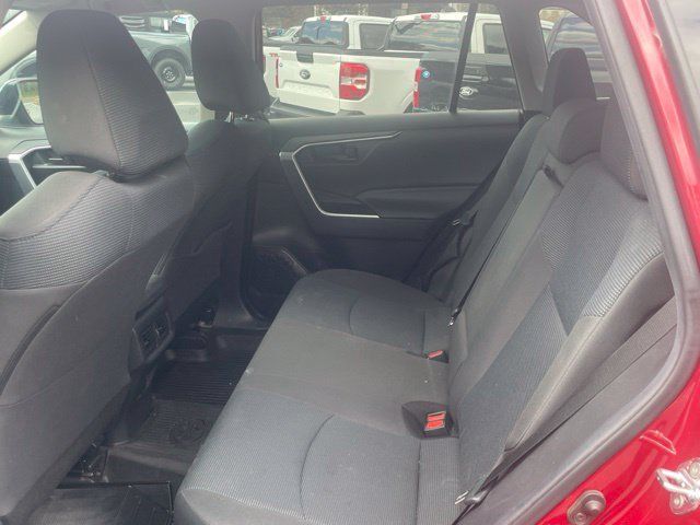 Used 2022 Toyota RAV4 LE FWD image 9