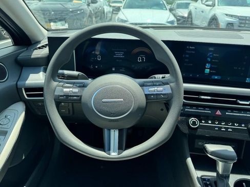 Used 2025 Hyundai Sonata SE FWD image 12