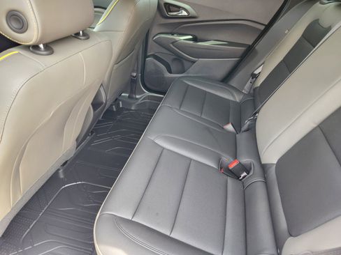 Used 2025 Chevrolet Trax ACTIV w/ Sunroof Package FWD image 13