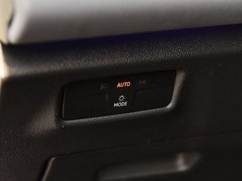 Used 2025 Volkswagen Tiguan SE AWD/4WD image 11