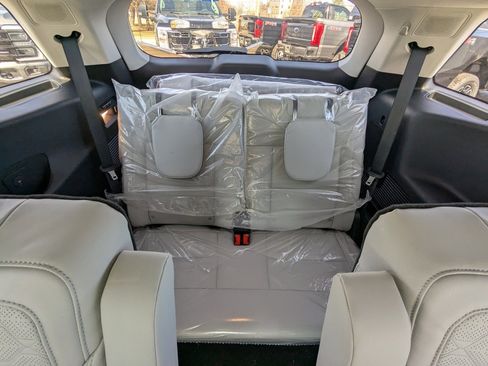 New 2026 Ford Explorer Platinum image 16