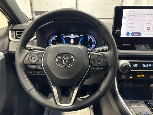 Used 2025 Toyota RAV4 XSE w/ Weather Package AWD/4WD image 18