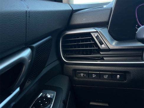 Used 2025 Kia Telluride S image 18