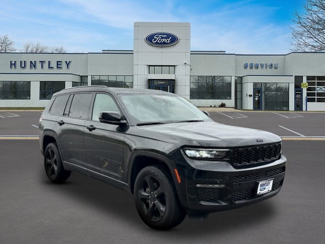 Used 2023 Jeep Grand Cherokee L Limited w/ Black Appearance Package AWD/4WD image 3