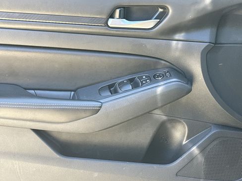 Used 2024 Nissan Altima 2.5 SV w/ SV Premium Package FWD image 7