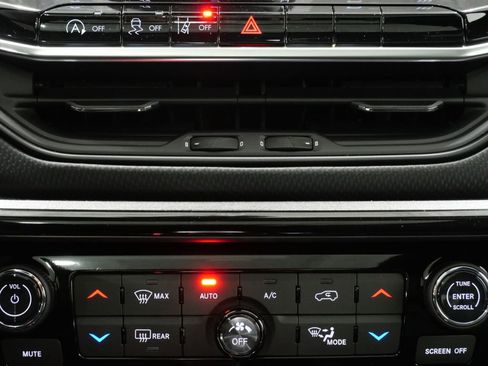 New 2026 Jeep Compass Latitude w/ Sun and Sound Group image 20