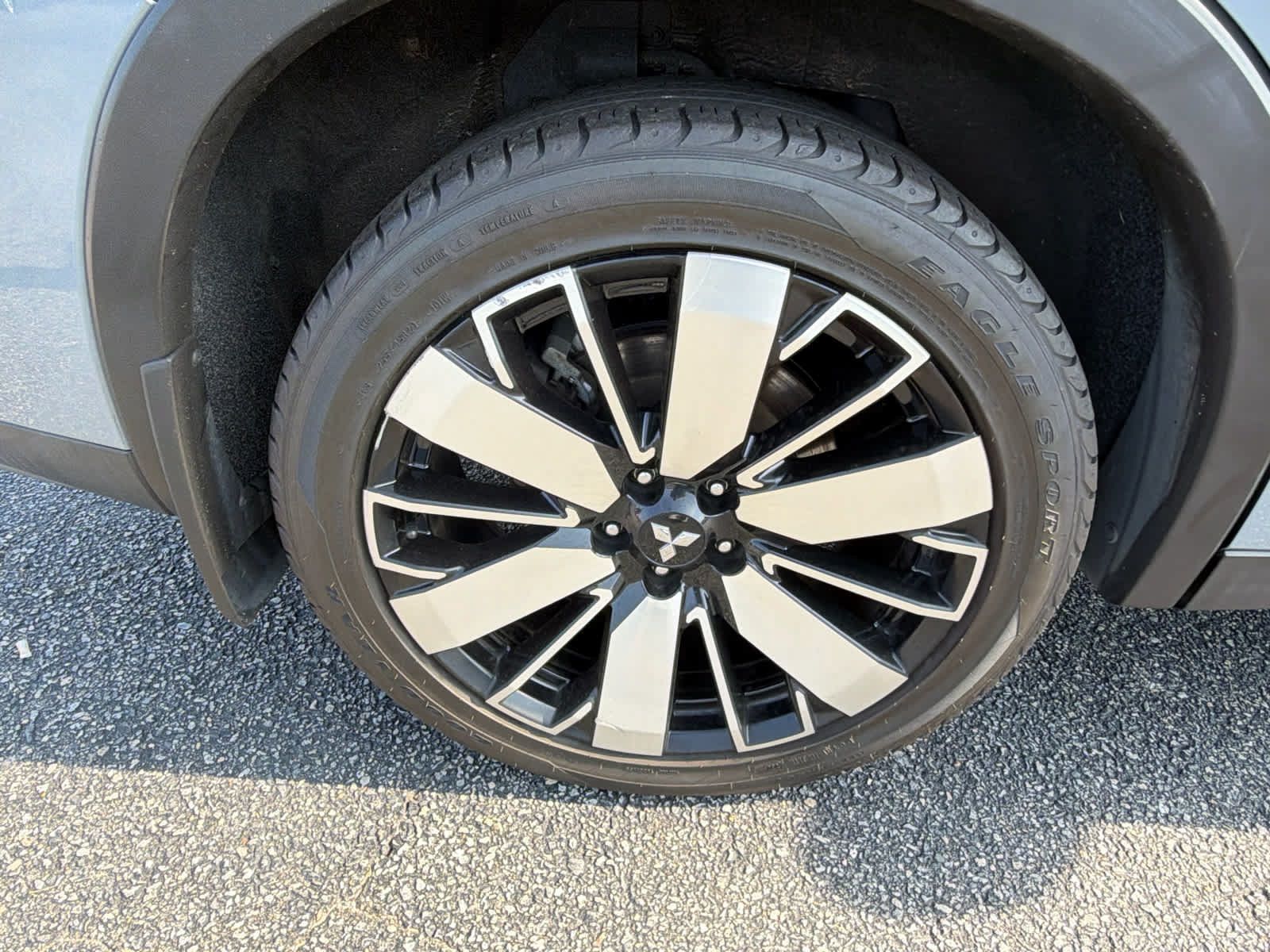 Used 2025 Mitsubishi Outlander SE FWD image 30