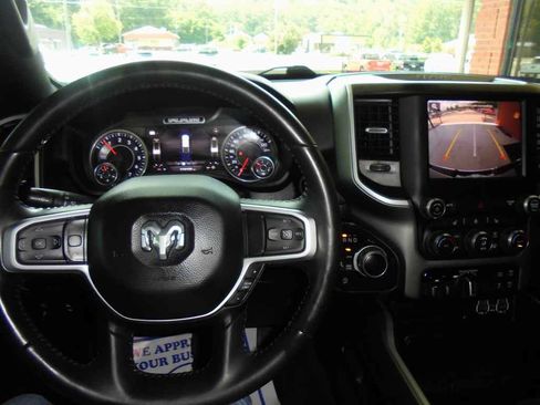 Used 2022 RAM 1500 Big Horn AWD/4WD image 5