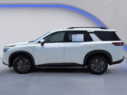 Used 2024 Nissan Pathfinder SV FWD image 10