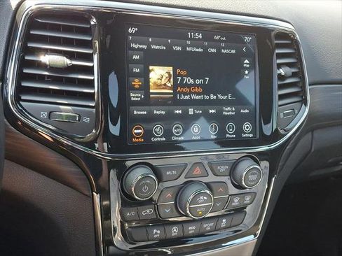 Certified 2022 Jeep Grand Cherokee Laredo X image 27