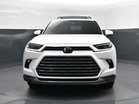 Used 2025 Toyota Grand Highlander AWD image 10