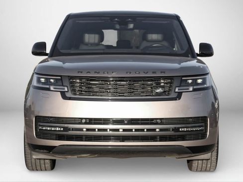 Used 2023 Land Rover Range Rover SE image 3