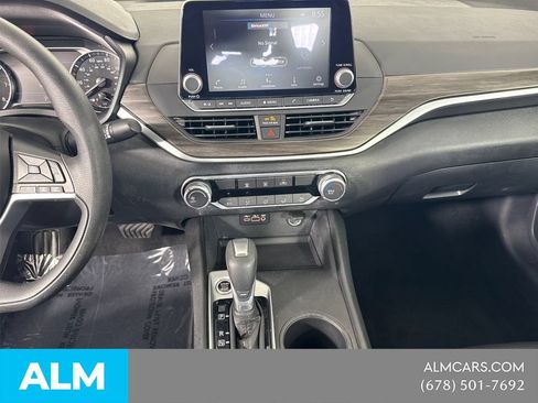 Used 2025 Nissan Altima 2.5 SV FWD image 32