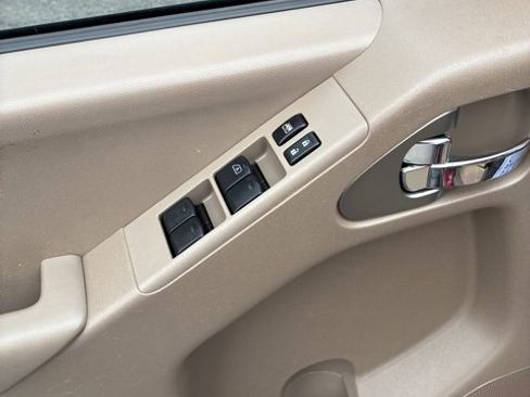 Used 2017 Nissan Frontier SV image 12