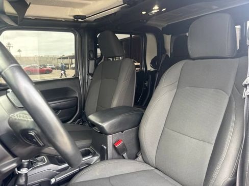 Used 2022 Jeep Gladiator Sport AWD/4WD image 40