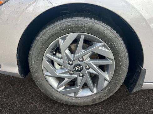 Used 2024 Hyundai Elantra Blue image 14