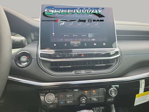 New 2026 Jeep Compass Latitude image 18