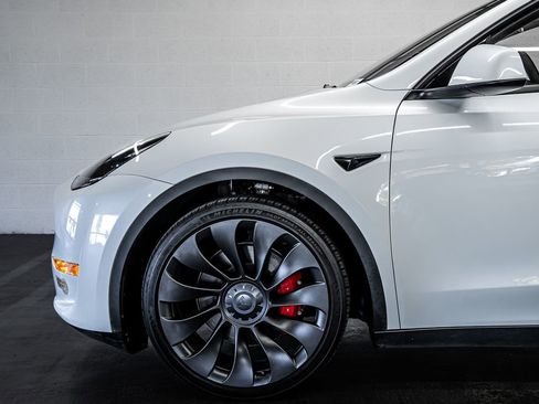 Used 2023 Tesla Model Y Performance AWD/4WD image 12