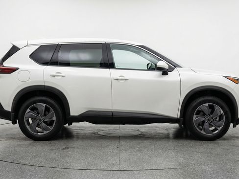 Used 2025 Nissan Rogue SV image 11