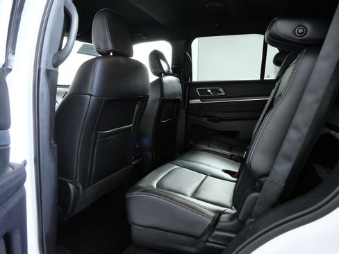Used 2018 Ford Explorer Limited w/ Equipment Group 301A AWD/4WD image 8