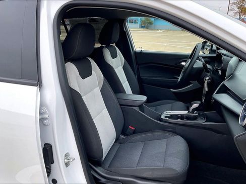 Used 2024 Chevrolet Trax LS w/ LS Convenience Package image 13