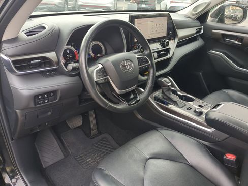 Used 2024 Toyota Highlander Limited AWD/4WD image 15