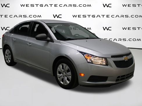 Used 2014 Chevrolet Cruze LS image 2