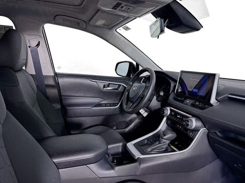 New 2025 Toyota RAV4 XLE image 31